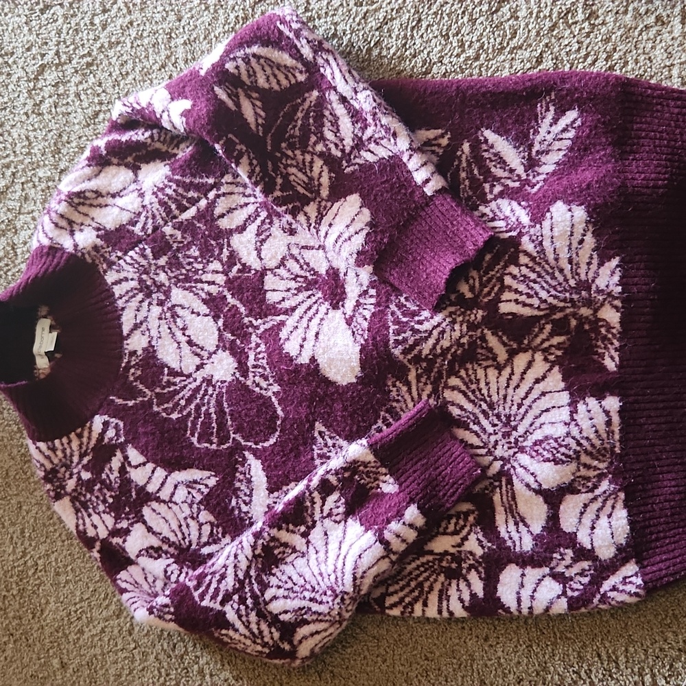 Liz Claiborne Purple and White Floral Turtleneck Sweater